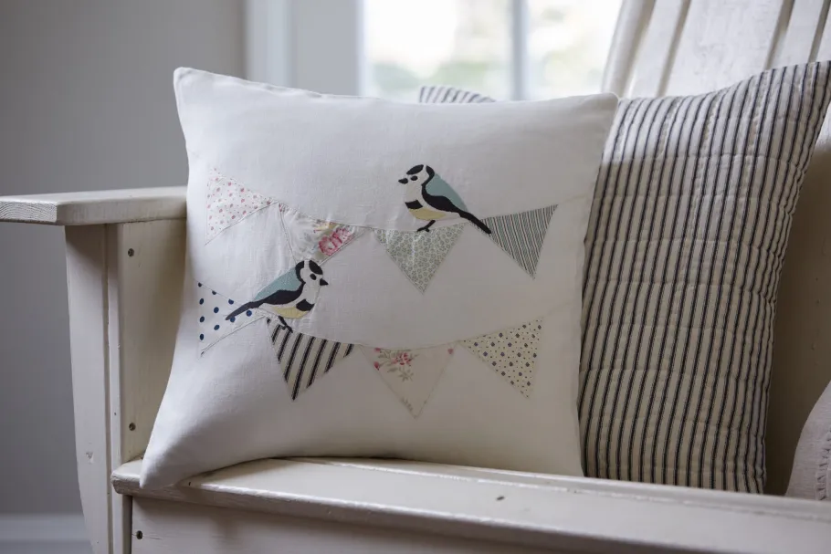 Sentimental Embroideries<Taylor Linens Bird Bunting – Linen Porch Pillow