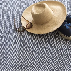 Rugs<Taylor Linens Herringbone Navy/Ivory Handwoven Indoor/Outdoor Rug