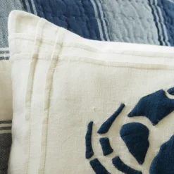 Seaside | Camps & Cottages<Taylor Linens Indigo Crab on White Linen Pillow