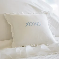 Sentimental Embroideries<Taylor Linens XOXO Blue on White Linen Pillow